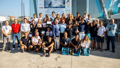 El viento se ausentó el último día y el sevillano Curro Manchón logró el título de campeón de España de Raceboard en la Ría de Arousa El viento se ausentó el último día y el sevillano Curro Manchón logró el título de campeón de España de Raceboard en la Ría de Arousa