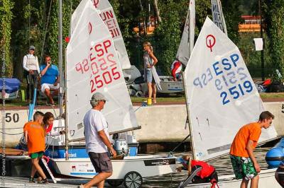 El viento sigue jugando en contra del Mundial de Optimist en la ciudad polaca de Dziwnów. El viento sigue jugando en contra del Mundial de Optimist en la ciudad polaca de Dziwnów.