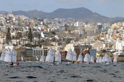 Elías Aretz asalta el liderato de la Copa de Canarias de Optimist a falta de una jornada Elías Aretz asalta el liderato de la Copa de Canarias de Optimist a falta de una jornada