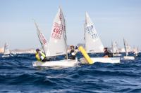 Emoción en el Trofeo AECIO: 4 barcos luchan en el espacio de una baldosa