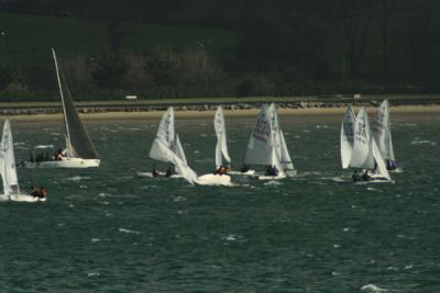 Eolo diezmó la flota de Snipe en una polémica 2ª jornada de la Copa de España en Santander Eolo diezmó la flota de Snipe en una polémica 2ª jornada de la Copa de España en Santander