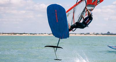Este martes arranca el ‘International iQFOil Games Andalucía/Bahía de Cádiz’’ con algunos de los mejores windsurfistas del mundo Este martes arranca el ‘International iQFOil Games Andalucía/Bahía de Cádiz’’ con algunos de los mejores windsurfistas del mundo