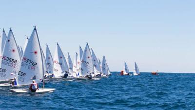 Euro Laser Masters Cup. Monica Azón gana en las tres mangas en Radial y Carlos Martínez domina en Standard Euro Laser Masters Cup. Monica Azón gana en las tres mangas en Radial y Carlos Martínez domina en Standard