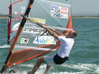 Fernando Martinez del Cerro revalida el título de campeón de la Copa de España de Fórmula Windsurfing