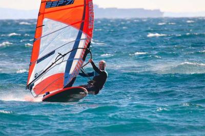 Fernando Martínez del Cerro reedita el título de campeón de Andalucía de Funboard