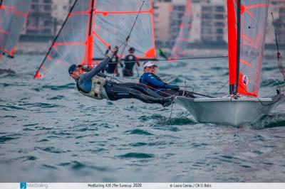 Freyka Black y Fin Amstrong ganadores de la MedSailing 2020 en 29er