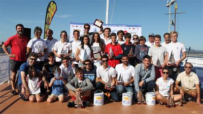 Fuerte arranque de la Semana Abanca con las Coca Cola Series que reunió en la Ría de Vigo a 150 jóvenes regatistas Fuerte arranque de la Semana Abanca con las Coca Cola Series que reunió en la Ría de Vigo a 150 jóvenes regatistas