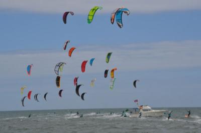 Gandía acogerá este fin de semana el Open Nacional de kiteboarding y los autonómicos de Freestyle y Course Racing Gandía acogerá este fin de semana el Open Nacional de kiteboarding y los autonómicos de Freestyle y Course Racing