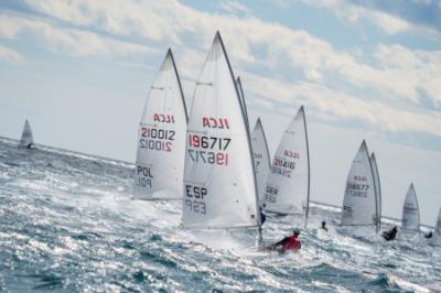 Gonzalo Suárez se pone en cabeza del Campeonato de España de ILCA 7 y de la Olympic Week