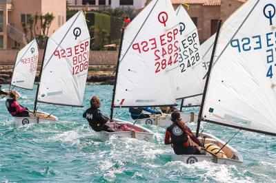 Hannah Ronan gana el Trofeo Inturotel II de Optimist en Portocolom Hannah Ronan gana el Trofeo Inturotel II de Optimist en Portocolom