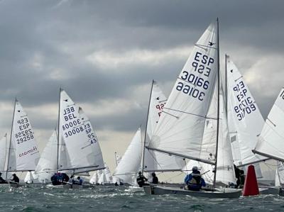 Hens y Tinoco, nuevos líderes del Trofeo Armada en el Mar Menor Hens y Tinoco, nuevos líderes del Trofeo Armada en el Mar Menor