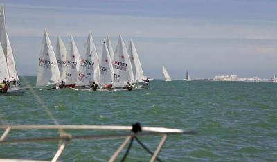 I Jornada de la III Liga Náutica de Laser, celebrada ayer sábado en aguas de la bahía de Cádiz. I Jornada de la III Liga Náutica de Laser, celebrada ayer sábado en aguas de la bahía de Cádiz.