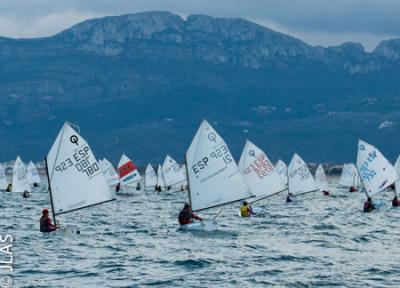 II Trofeo Vela Infantil Ciudad de Oliva, un nuevo reto para los jóvenes navegantes II Trofeo Vela Infantil Ciudad de Oliva, un nuevo reto para los jóvenes navegantes