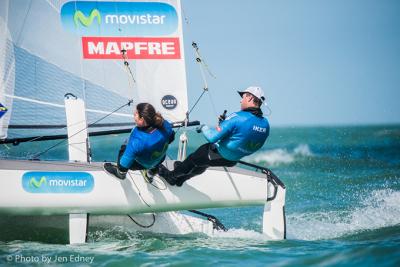 Iker Martínez y Julia Rita estrenan el Mundial de Nacra 17 con un tercero