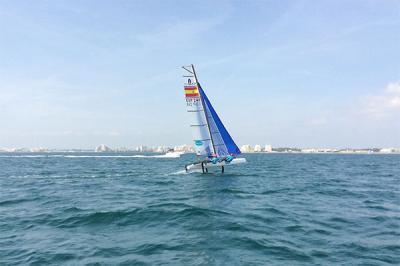 Iker Martínez y Olga Maslivets, en Francia para el primer Mundial del nuevo catamarán olímpico Iker Martínez y Olga Maslivets, en Francia para el primer Mundial del nuevo catamarán olímpico