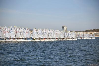 Iker Múgica y Sviatoslav Madonich son colíderes del 33 International Palamós Optimist Trophy Iker Múgica y Sviatoslav Madonich son colíderes del 33 International Palamós Optimist Trophy