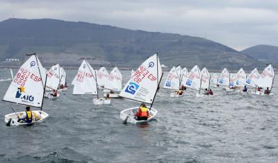 Inés Viar y Gabriela Alcibar ganan en el Abra el Campeonato de Vizcaya de vela ligera Inés Viar y Gabriela Alcibar ganan en el Abra el Campeonato de Vizcaya de vela ligera