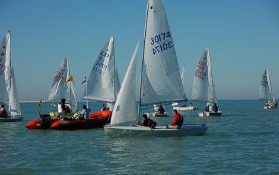 Intensa regata de liga de la flota de snipe de Cádiz Intensa regata de liga de la flota de snipe de Cádiz