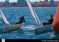 Jacobo Fernández en Laser 4,7, Gonzalo Jaudenes en Optimist y Jorge Sevillano en Optimist A, campeones de Asturias. 