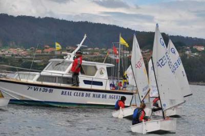 Jaime Lusquiños vencedor en Aguete en la regata de optimist de Galicia Jaime Lusquiños vencedor en Aguete en la regata de optimist de Galicia