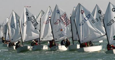 Jesus Parejo (CN Sevilla) y Manuela Huidobro (RC Mediterráneo) son los nuevos campeones de Andalucía de Optimist Jesus Parejo (CN Sevilla) y Manuela Huidobro (RC Mediterráneo) son los nuevos campeones de Andalucía de Optimist