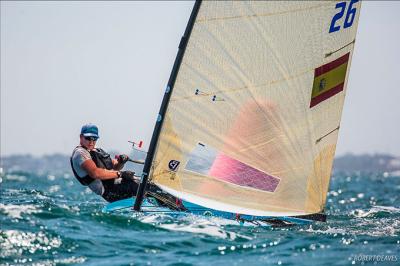 Joan Cardona en la Medal Race del mundial de Finn