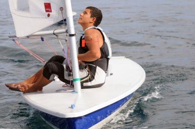 Joel Rodríguez es segundo en sub 16 dentro del Mundial juvenil de Láser 4.7  y Yolanda Luque, cuarta