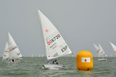 Joel Rodríguez vuelve a liderar en solitario el Campeonato de Europa de Laser Standard s21 en el Mar Menor Joel Rodríguez vuelve a liderar en solitario el Campeonato de Europa de Laser Standard s21 en el Mar Menor