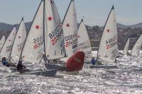 Jon Emmet y Alan Davis, dominan las categorías radial y standard del Campeonato de Europa Láser Máster