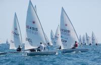 Jordi Capella y Pep Campi lideran el inicio del Euro Laser Masters Cup
