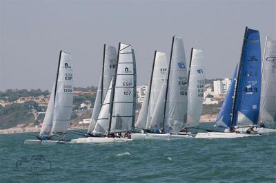 Juan Luis Páez asalta el liderato de la I Liga de Catamarán en la bahía de Cádiz Juan Luis Páez asalta el liderato de la I Liga de Catamarán en la bahía de Cádiz