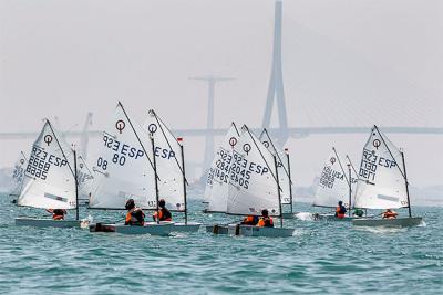 La 46ª Semana Náutica de El Puerto de Santa María entrega sus primeros trofeos La 46ª Semana Náutica de El Puerto de Santa María entrega sus primeros trofeos