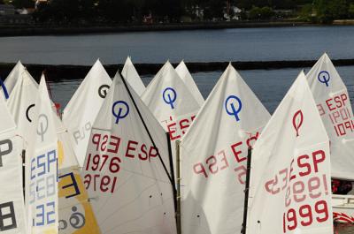 La ausencia absoluta de viento deslució la1ª regata de invierno Grupo Bazán de Ferrol. 