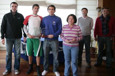 La ausencia de viento ratificó los resultados del sábado en el Trofeo Caixa Galicia de 420 La ausencia de viento ratificó los resultados del sábado en el Trofeo Caixa Galicia de 420