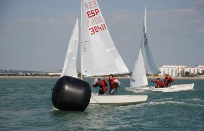 La bahia de Cadiz acoge este fin de semana el debut en la nueva temporada de las clases 420 y Snipe La bahia de Cadiz acoge este fin de semana el debut en la nueva temporada de las clases 420 y Snipe