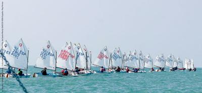 La bahía de Cádiz despide y recibe año a toda vela La bahía de Cádiz despide y recibe año a toda vela