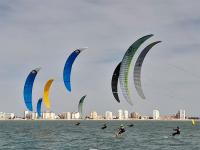 La bahía de Cádiz regala una gran jornada de estreno en el Campeonato de España de Fórmula Kite