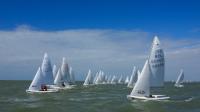 La bahía gaditana no da respiro en el estreno del Campeonato del mundo de Snipe Máster