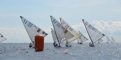 La clase olímpica Finn prepara el Mundial Master en el CN El Balís La clase olímpica Finn prepara el Mundial Master en el CN El Balís