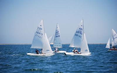 La flota mediterránea de Snipe se cita en Mar Menor para preparar el Nacional de Villagarcía de Arousa