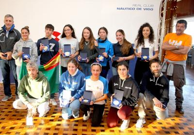 La Regata ABANCA Vela Ligera se disputará en tres ciclos en la Ría de Vigo con la flota gallega y portuguesa este fin de semana en clases dobles La Regata ABANCA Vela Ligera se disputará en tres ciclos en la Ría de Vigo con la flota gallega y portuguesa este fin de semana en clases dobles