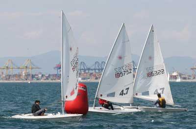 La vela ligera del RCN Valencia estrena su Trofeo Presidente 2011 La vela ligera del RCN Valencia estrena su Trofeo Presidente 2011