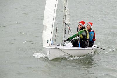 La vela ligera despidió la temporada 2013 en el Abra con el Trofeo Navidad La vela ligera despidió la temporada 2013 en el Abra con el Trofeo Navidad