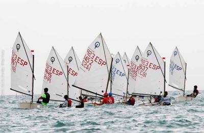 Los 160 optimist del El Trofeo Fira i Festes ha tenido un comienzo muy complicado, Los 160 optimist del El Trofeo Fira i Festes ha tenido un comienzo muy complicado,