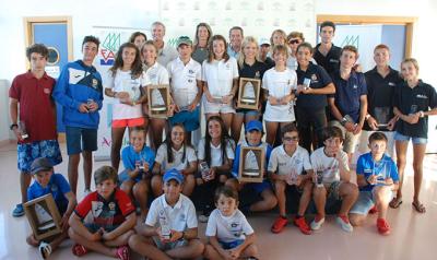 Los andaluces Roberto Aguilar y Carmen Martín-Prat, la canaria Sara Díaz y el balear Leo D’Angelo ganan el 4º Trofeo de la Hispanidad de Optimist Los andaluces Roberto Aguilar y Carmen Martín-Prat, la canaria Sara Díaz y el balear Leo D’Angelo ganan el 4º Trofeo de la Hispanidad de Optimist