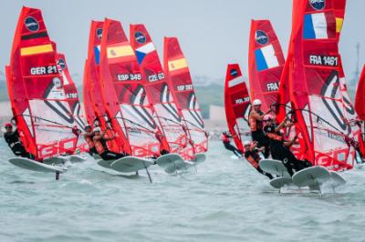 Los aspirantes despegan en el Campeonato del Mundo de iQFOil Infantil y Juvenil 