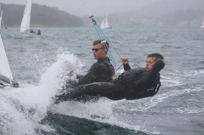 Los campeones de España Konitzer y Rodríguez dan primero en el Europeo júnior de 420, marcado por la lluvia en la Ría de Arousa Los campeones de España Konitzer y Rodríguez dan primero en el Europeo júnior de 420, marcado por la lluvia en la Ría de Arousa