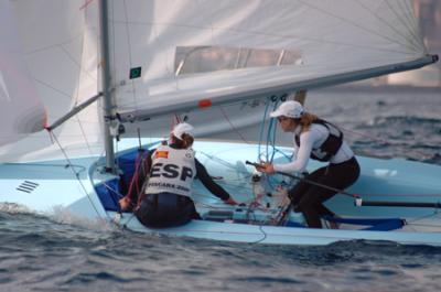 Los españoles salvan el primer día en el Mundial de 470 en Barcelona Los españoles salvan el primer día en el Mundial de 470 en Barcelona