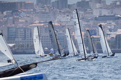 Los franceses Bader ganaron la 1ª jornada del Raid Rías Baixas de catamaranes, con doble etapa hoy