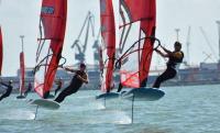 Los mejores regatistas del mundo se dan cita en la Bahía para disputar los iQFOil Games Cádiz 2025
